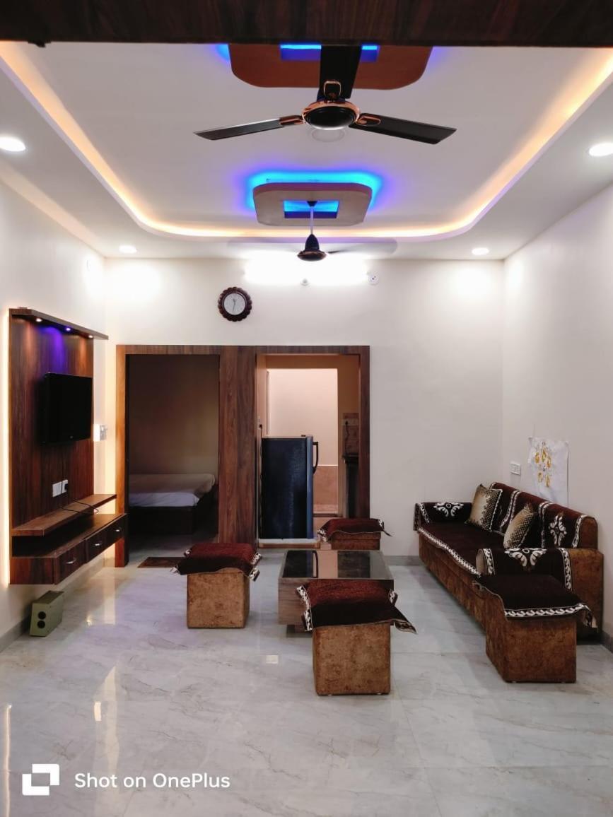 Nandi Homes Homestay اوجاين المظهر الخارجي الصورة